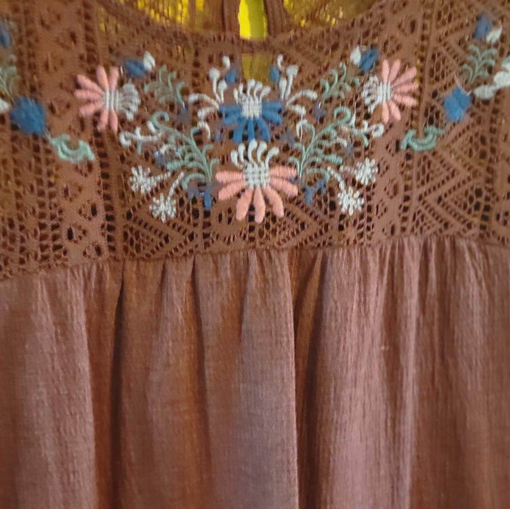 🦜🦜3/$25  CAPE JUBY. Size L. Rust